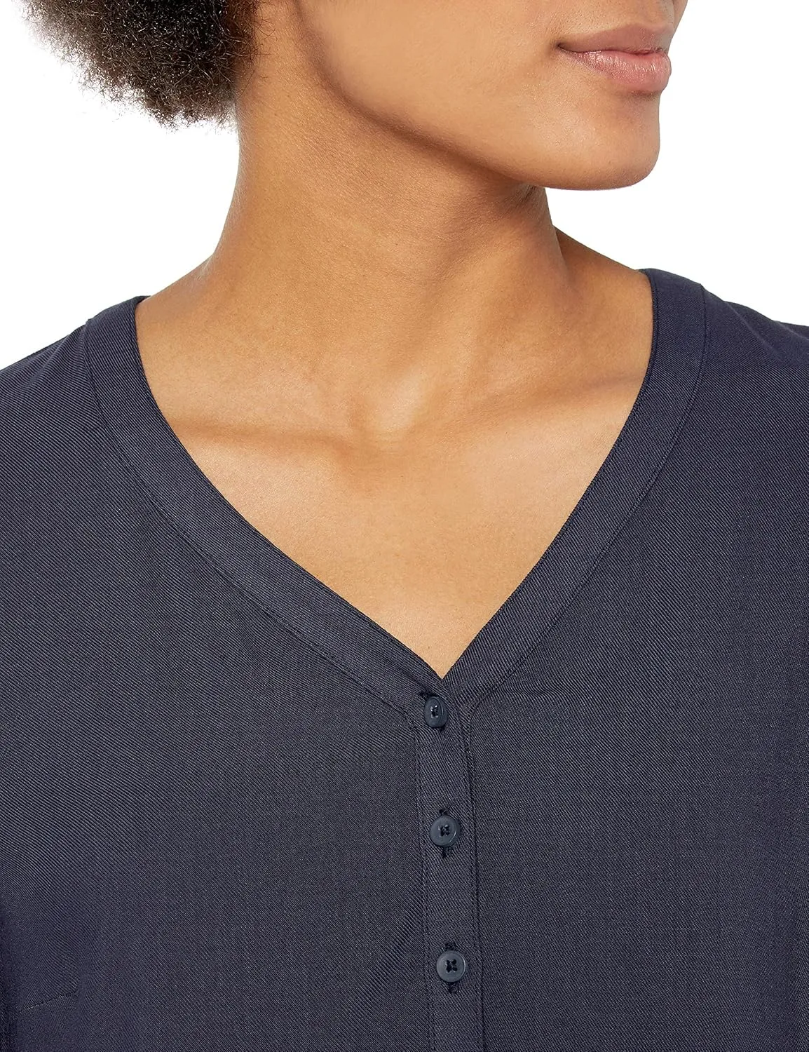 Amazon Essentials Women's 3/4 Sleeve Button Popover Shirt, Loose-Fit V-Neck Blouse