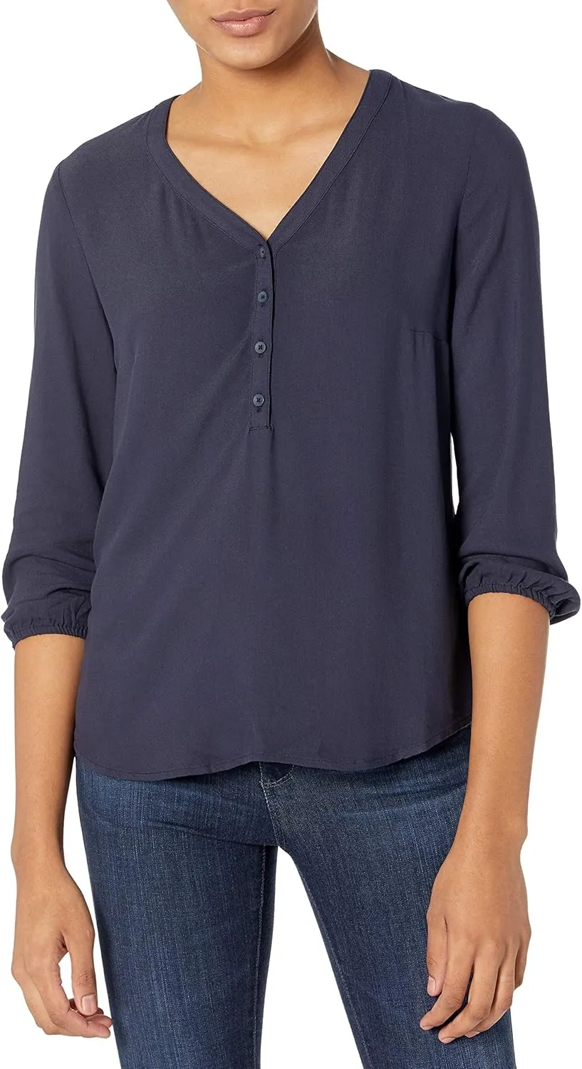 Amazon Essentials Women's 3/4 Sleeve Button Popover Shirt, Loose-Fit V-Neck Blouse