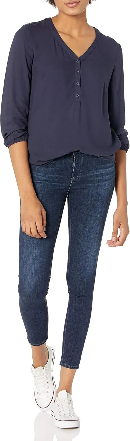 Amazon Essentials Women's 3/4 Sleeve Button Popover Shirt, Loose-Fit V-Neck Blouse