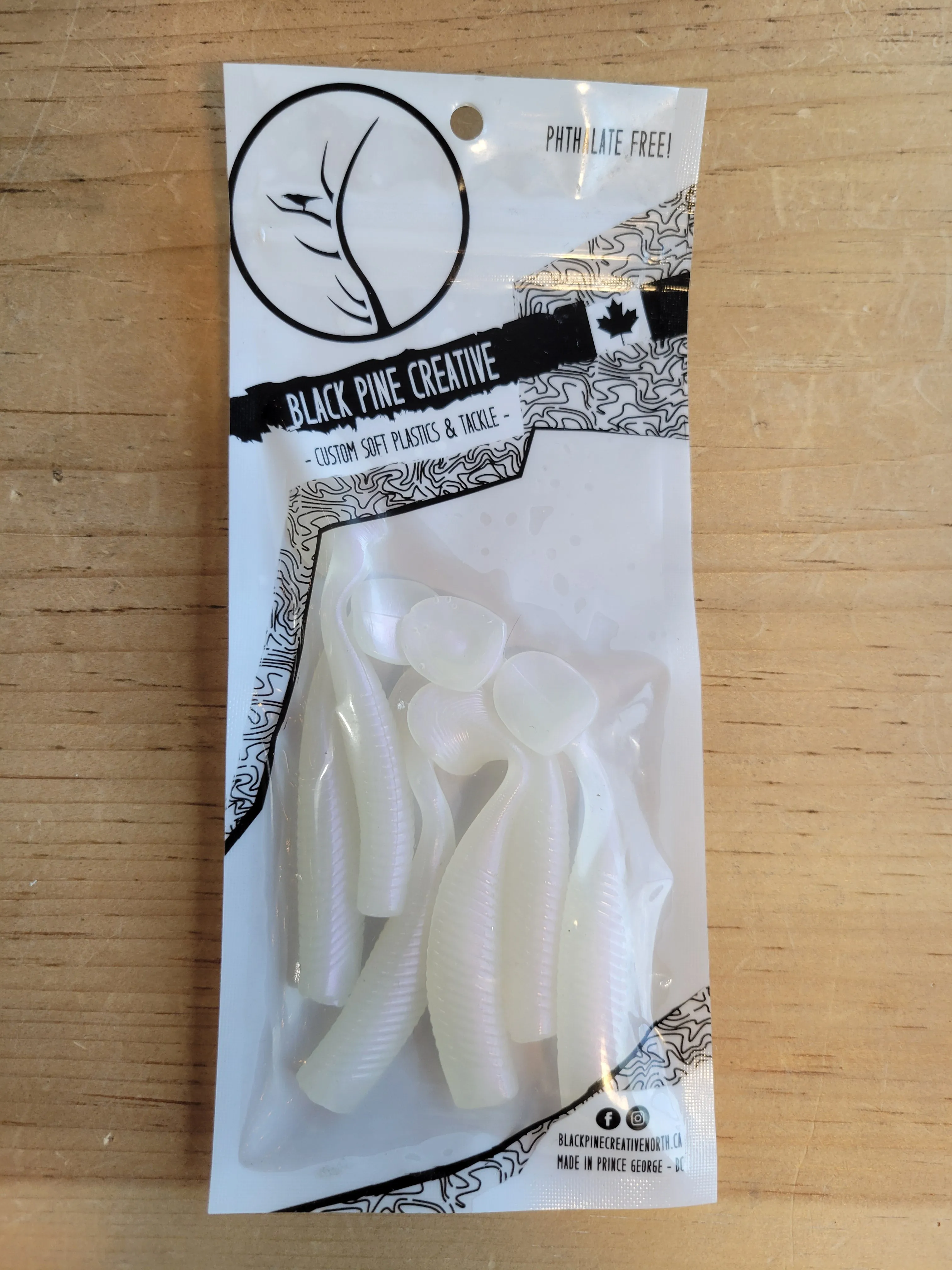 Black Pine Creative 3-3/4" Glow Paddle Tails 6/pk