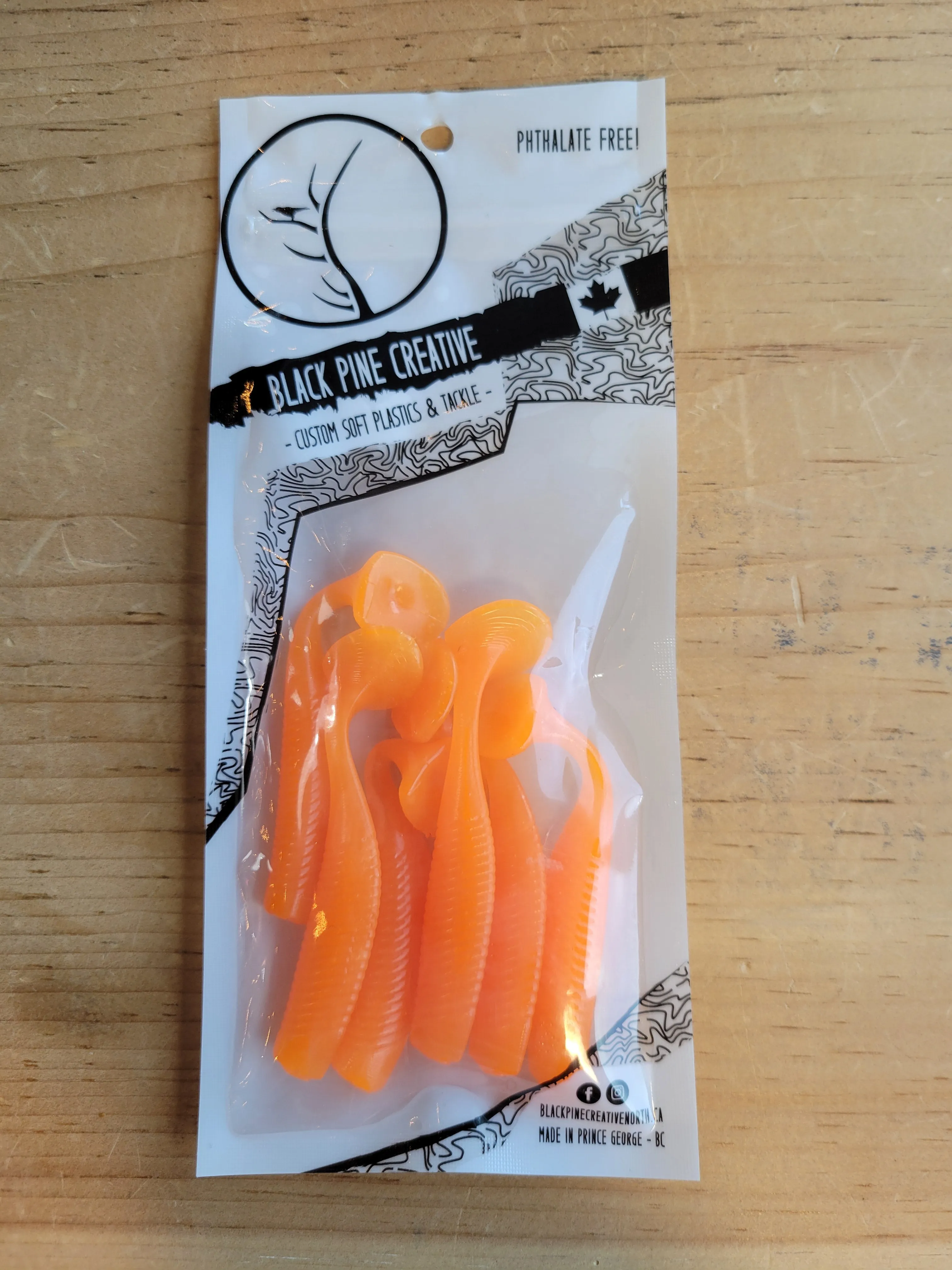 Black Pine Creative 3-3/4" Glow Paddle Tails 6/pk
