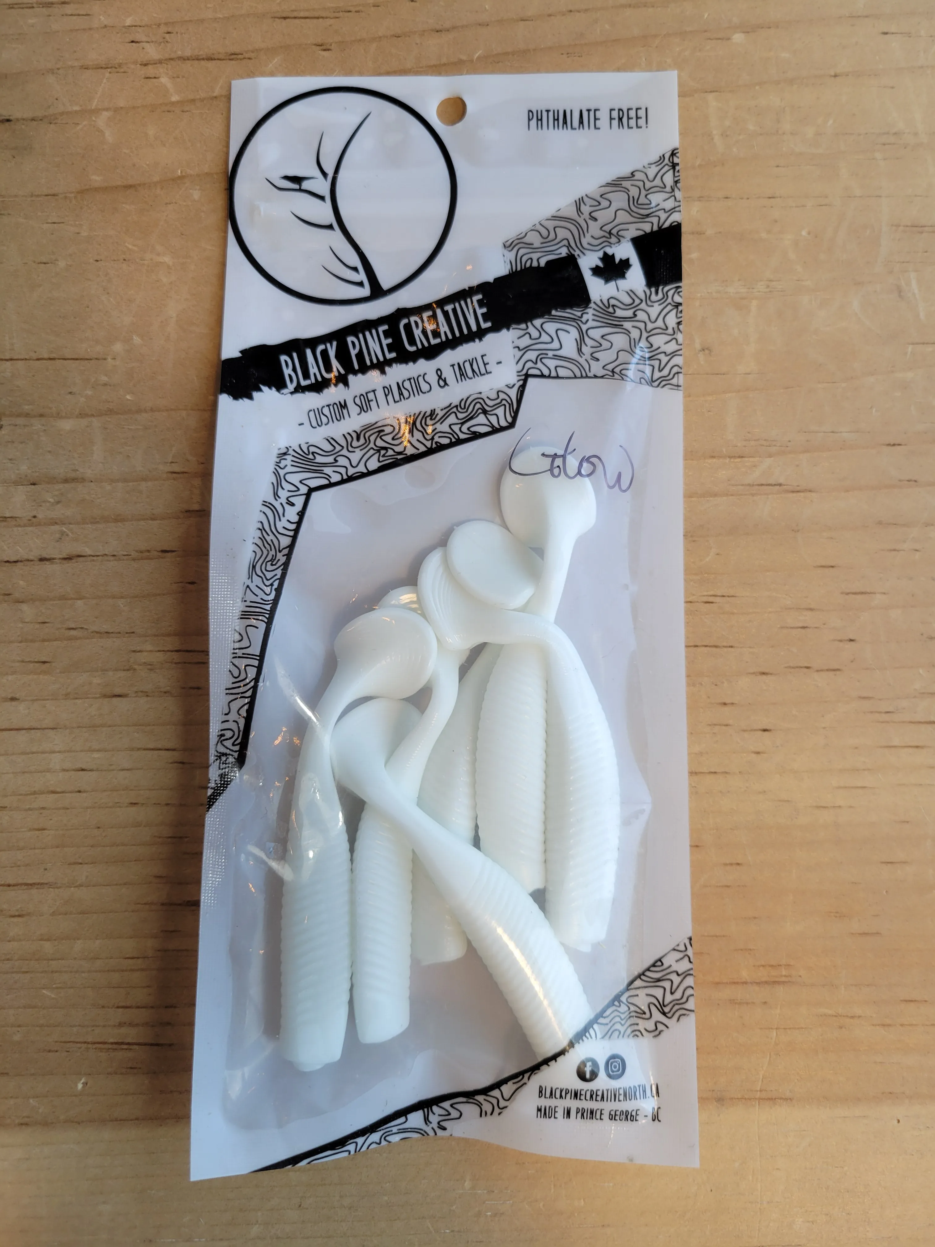 Black Pine Creative 3-3/4" Glow Paddle Tails 6/pk